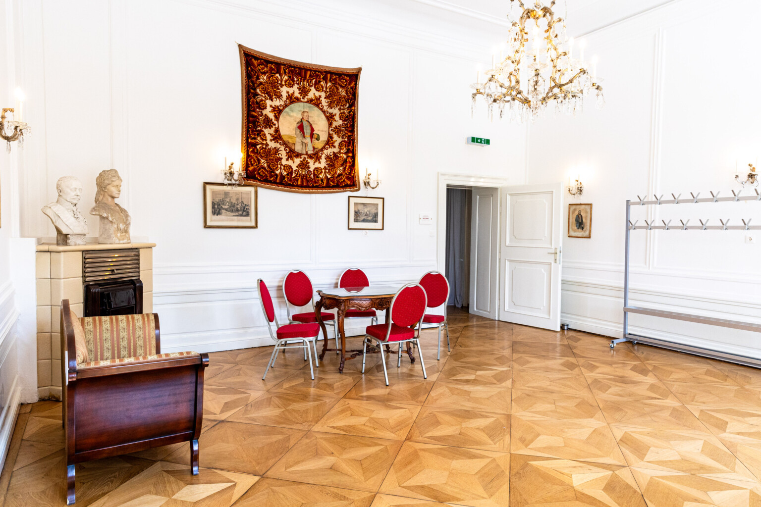 Europahaus Wien Schloss-Miller-Aichholz Radezkyzimmer