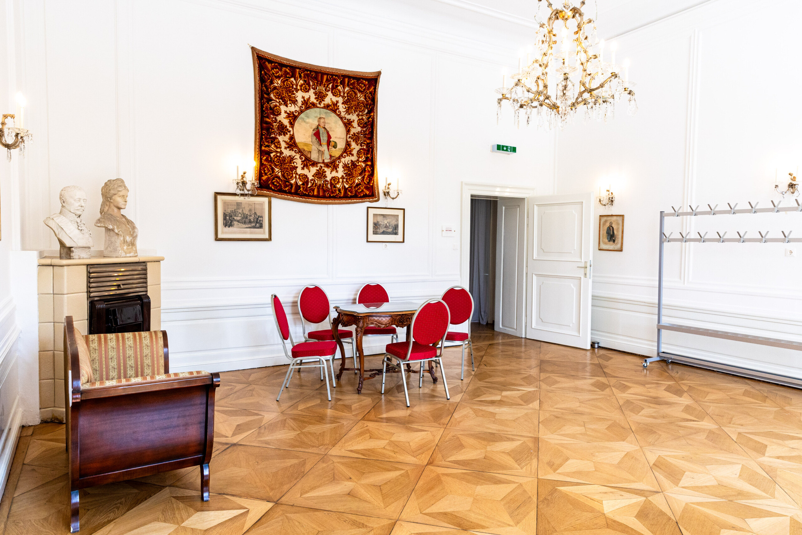 Europahaus Wien Schloss-Miller-Aichholz Radezkyzimmer