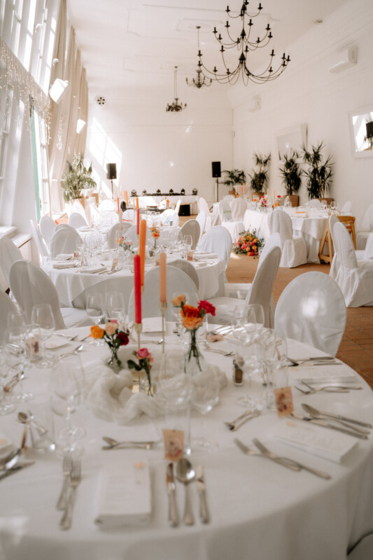 Gedeckter Hochzeitstisch in der Orangerie – Europahaus Wien